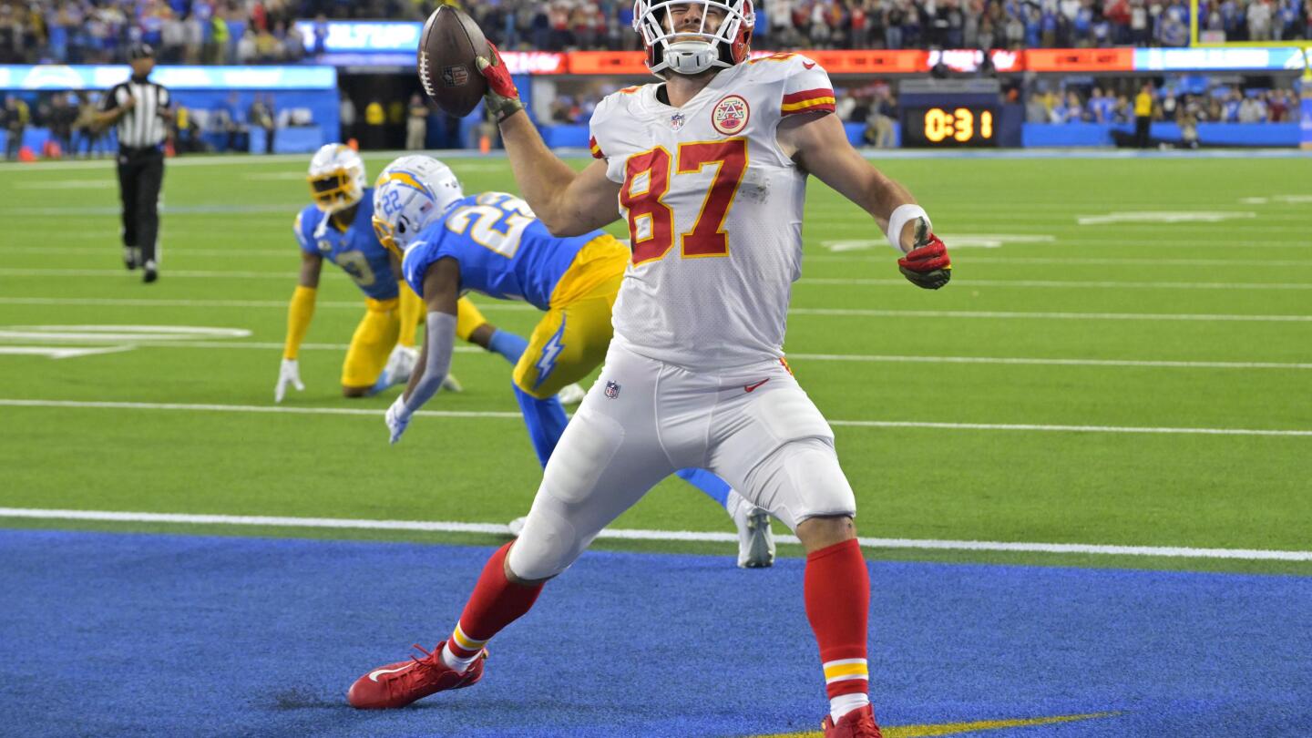 Final score: Chiefs, Travis Kelce come back to beat Chargers 30-27