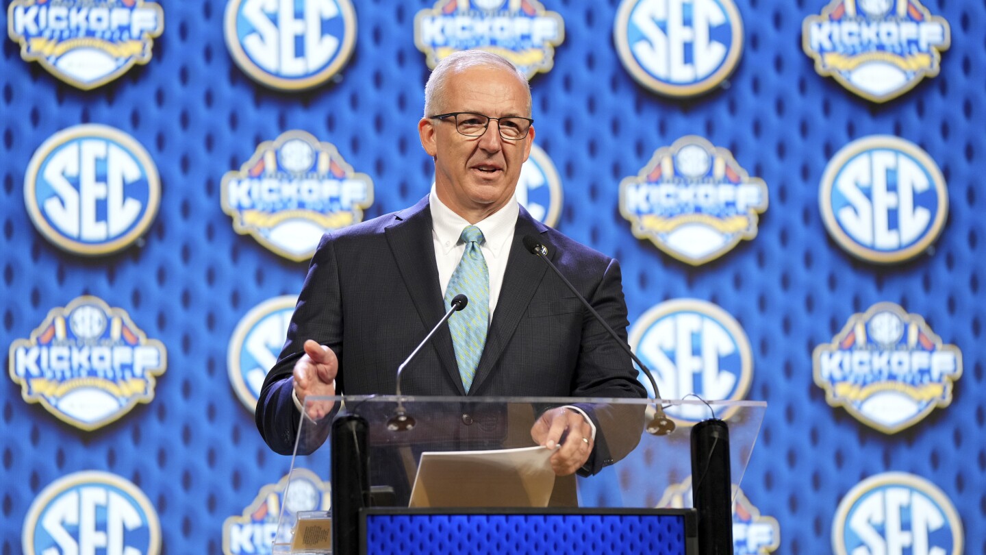 Big Ten, SEC Meet to Discuss Football Future