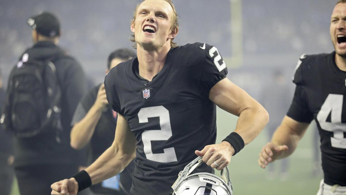 Analysis: Raiders' wild win gives NFL playoffs strong start