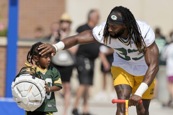 Aaron Jones leads the NFL with 8️⃣ - Green Bay Packers