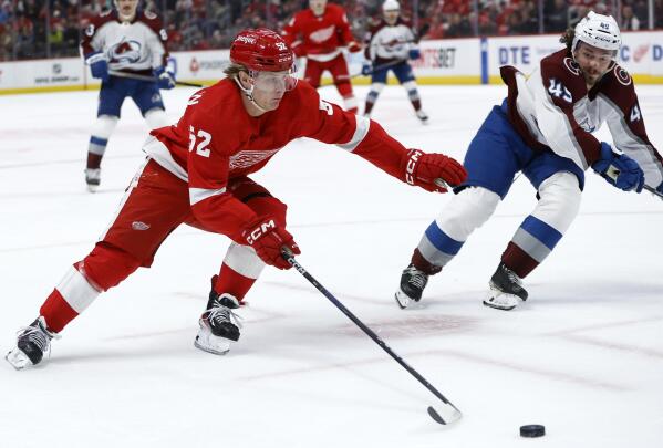 MacKinnon-led Avalanche top Red Wings for 5th straight win