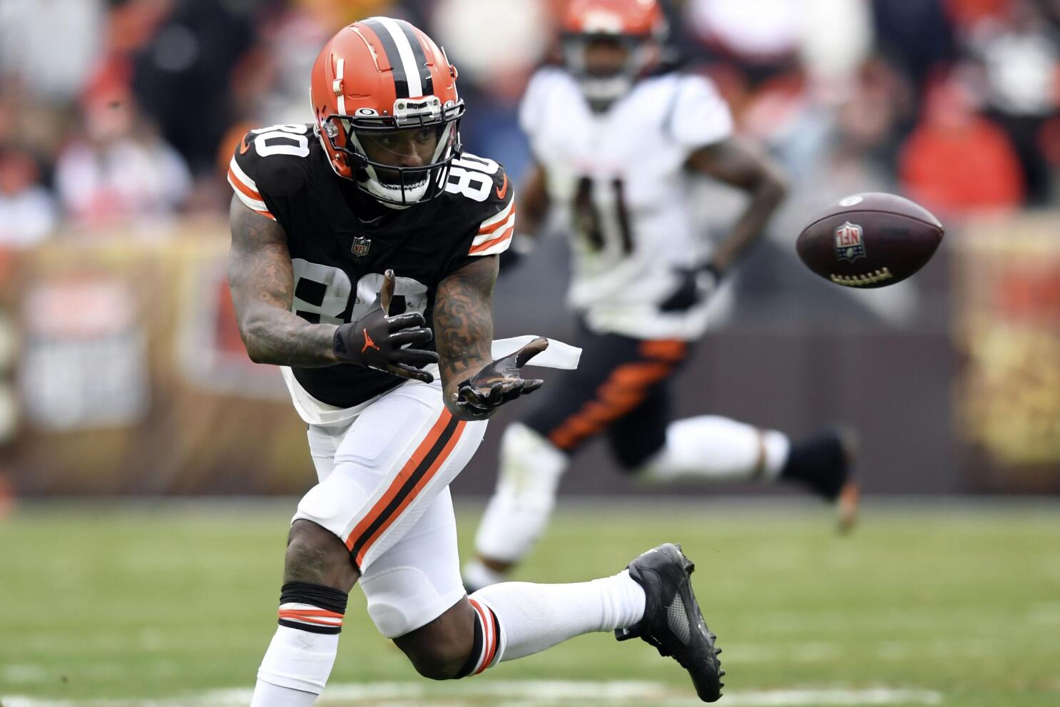 Free agent wide receiver Jarvis Landry joining Saints