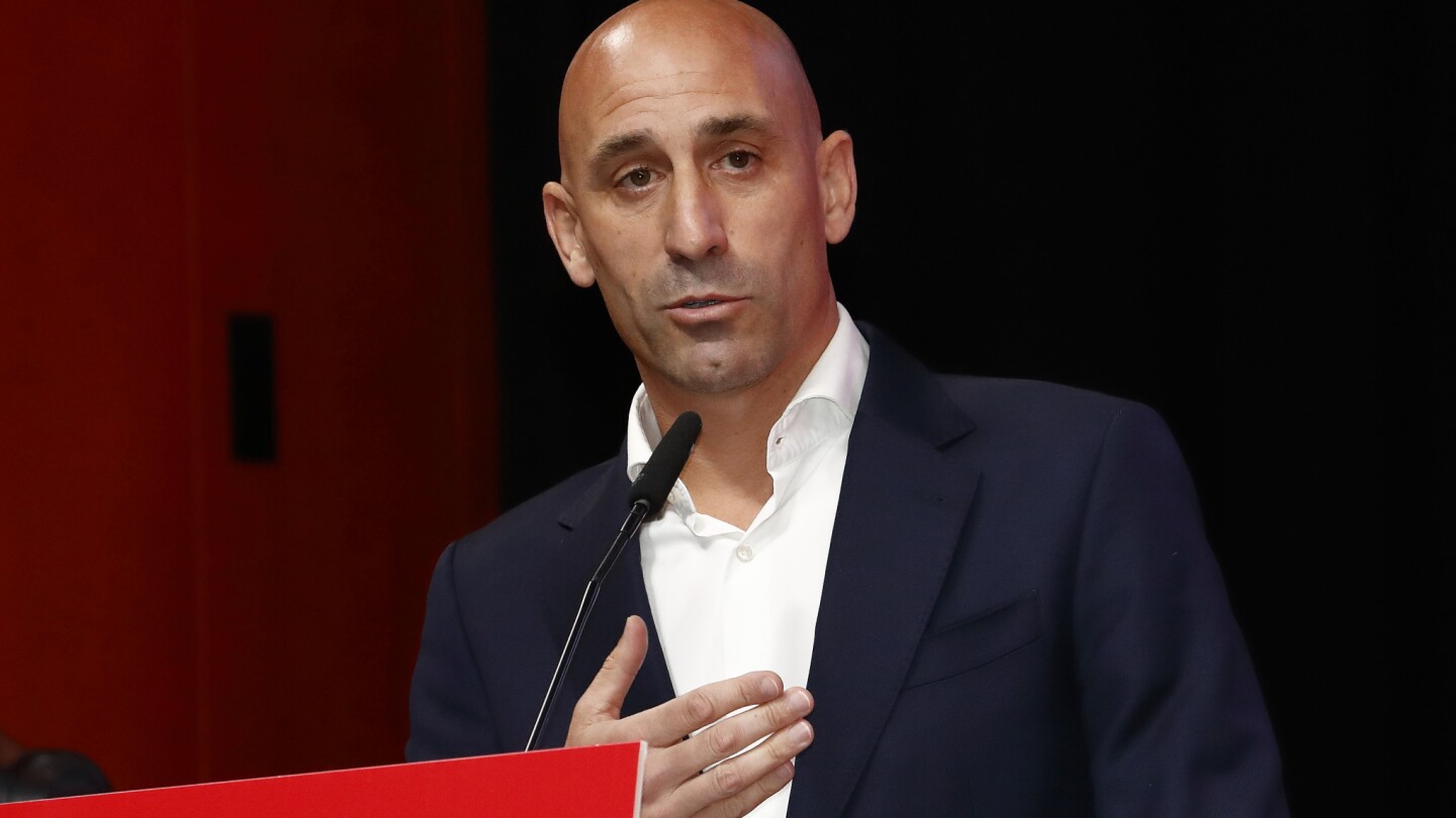 FIFA suspends the president of the Spanish Football Federation, Luis Rubiales, for 90 days after the final kiss of the World Cup