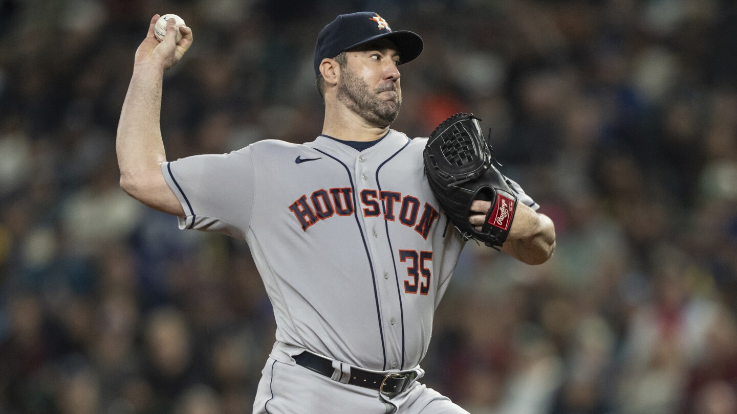 Houston Astros starting pitcher Justin Verlander (35) warms up in the top  of the first inning during the MLB game between the Houston Astros and the  Seattle Mariners on Tuesday, June 7