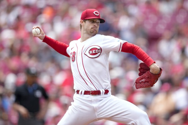 Cincinnati Reds Chris Sabo (8) in action during a game from his