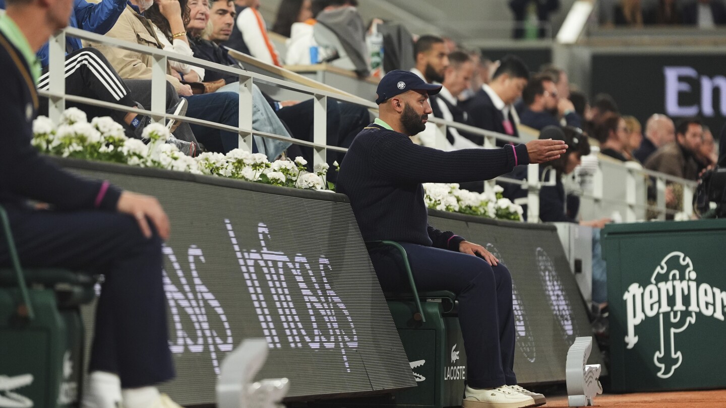 The French Open is picking humans over technology. Novak Djokovic thinks that's a bad call