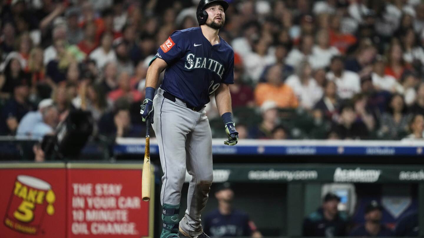 Mariners' Cal Raleigh Hits 17th Home Run, Leads 5-3 Win Over Astros