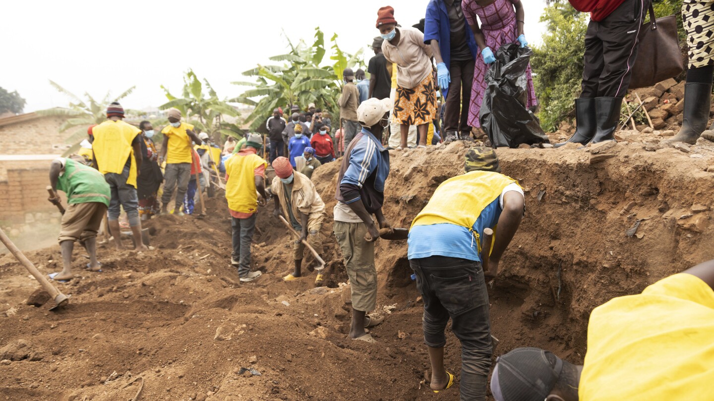 Все още се откриват масови гробове, почти 30 години след геноцида в Руанда, казва официален представител