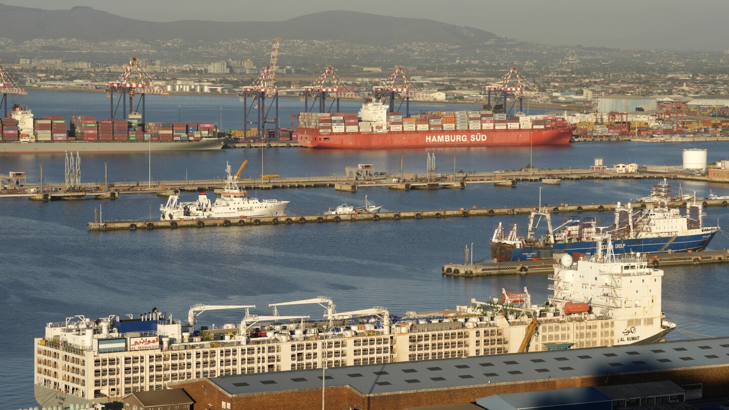 Le Cap : un navire transportant 19 000 bovins provoque une forte puanteur