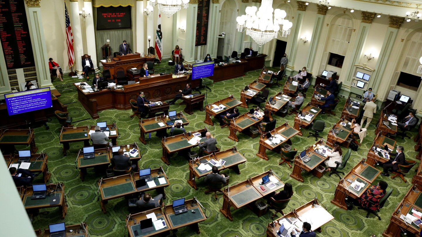 САКРАМЕНТО, Калифорния (AP) — Сенатът на Калифорния представи набор от