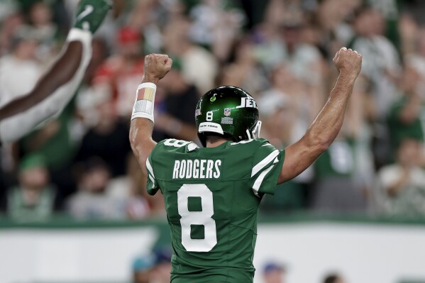 Rodgers leads Jets to 24-3 win over Patriots in home debut