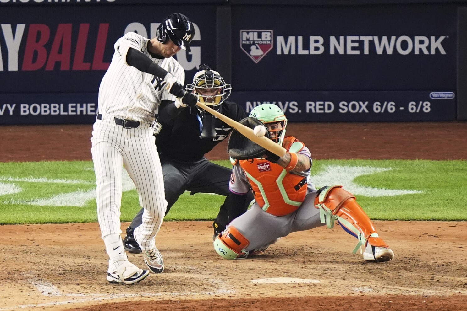 Bellinger powers Yankees past Mets 8-2 with grand slam and 6 RBIs