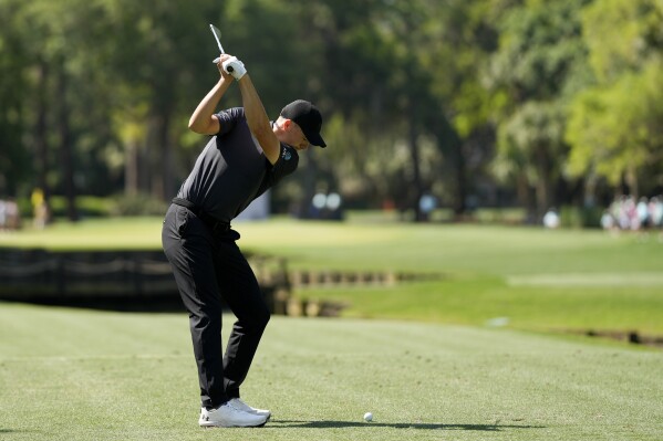 Jordan Spieth hits his tee shot on the fourth hole during the first round of the RBC Heritage golf tournament, Thursday, April 18, 2024, in Hilton Head, S.C. (AP Photo/Chris Carlson)