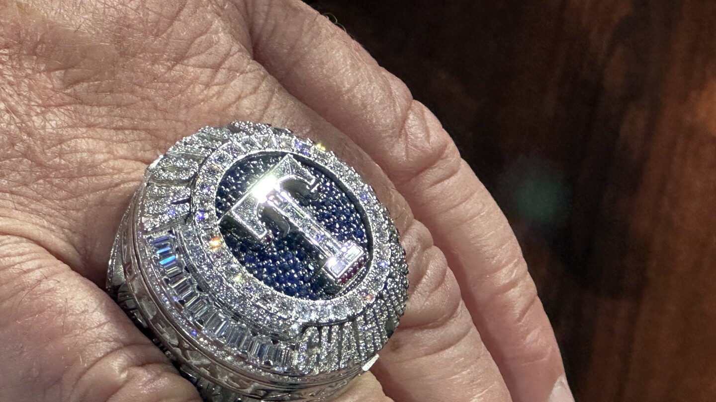 Walsh conecta jonrón; tras recibir anillos, Rangers arrollan a Cachorros por 11-2