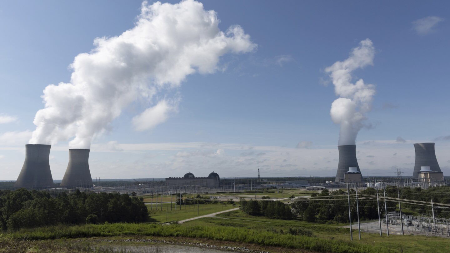 Utilities begin loading radioactive fuel into a second new reactor at Georgia nuclear plant