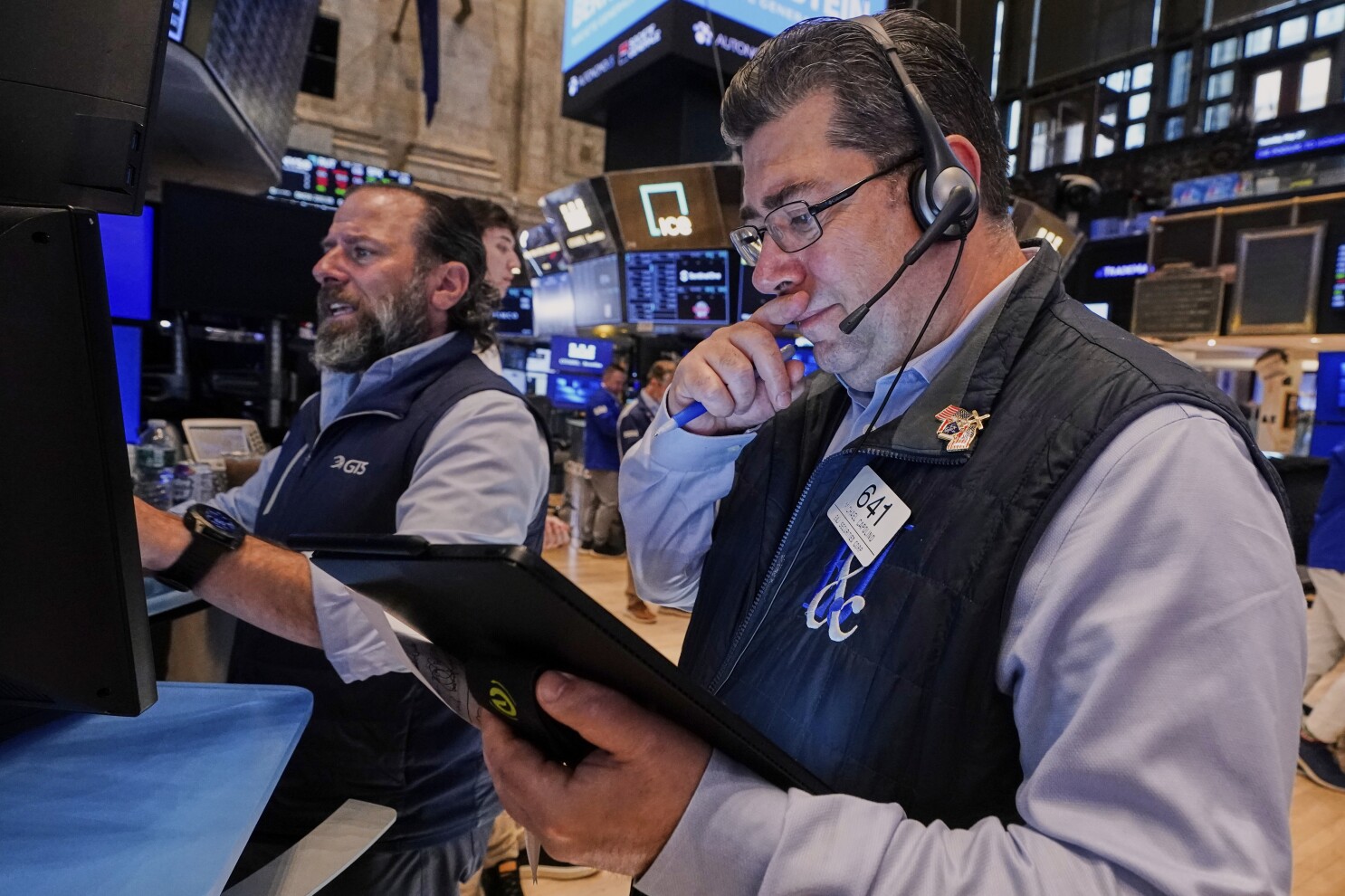 Wall Street ends lower ahead of Nvidia's earnings report