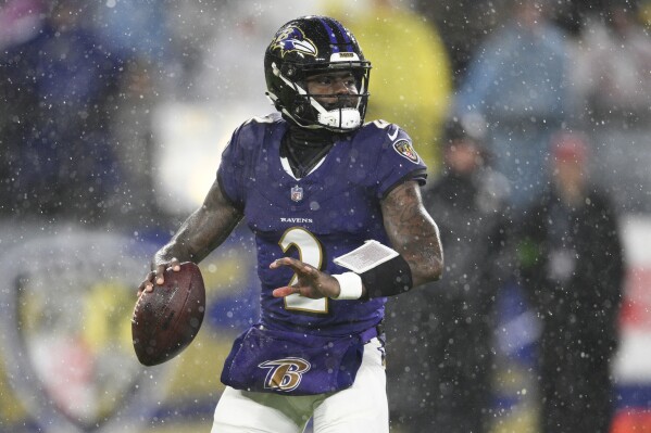 FILE - Baltimore Ravens quarterback Tyler Huntley looks to pass during the first half of an NFL football game against the Pittsburgh Steelers, Jan. 6, 2024, in Baltimore. Cleveland agreed to terms on a one-year contract with former Ravens quarterback Huntley on Sunday, March 17, adding another veteran to give them more depth and protection behind Deshaun Watson. (AP Photo/Nick Wass, File)