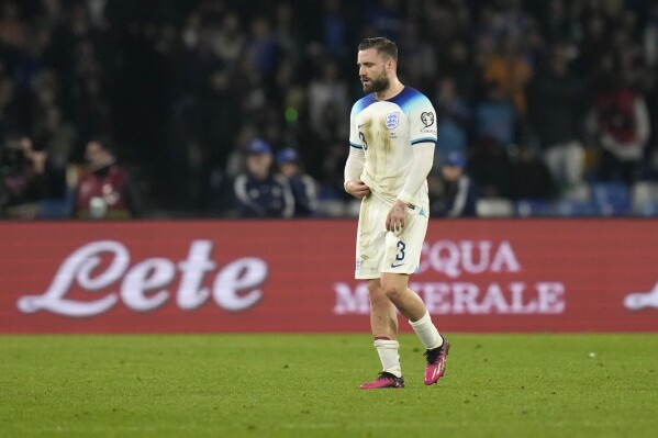 FILE - England's Luke Shaw leaves the pitch after being sent off for two yellow cards during the Euro 2024 group C qualifying soccer match between Italy and England at the Diego Armando Maradona stadium in Naples, Italy, Thursday, March 23, 2023. (AP Photo/Alessandra Tarantino, File)