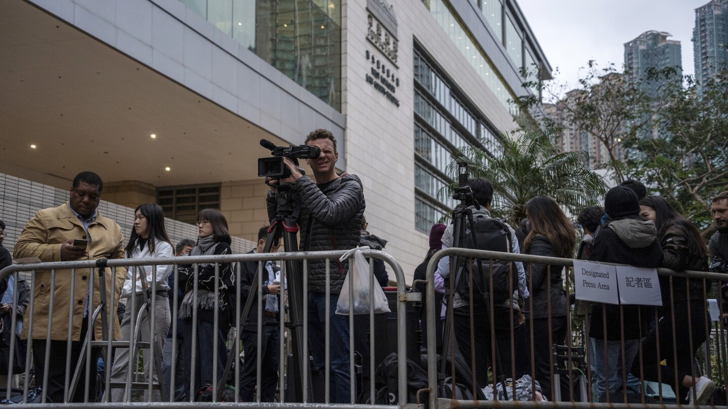 В Хонконг започна забележителен процес за национална сигурност срещу видния издател активист Джими Лай