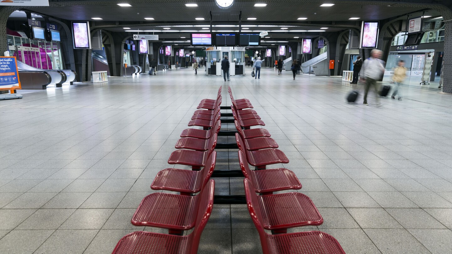 Station Brussel-Zuid, ooit een majestueuze toegangspoort tot België, is veranderd in het epicentrum van het land