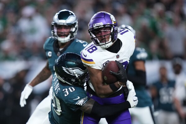 Justin Jefferson can't hold on, Vikings' 4 fumbles prove costly in sloppy  loss to Eagles