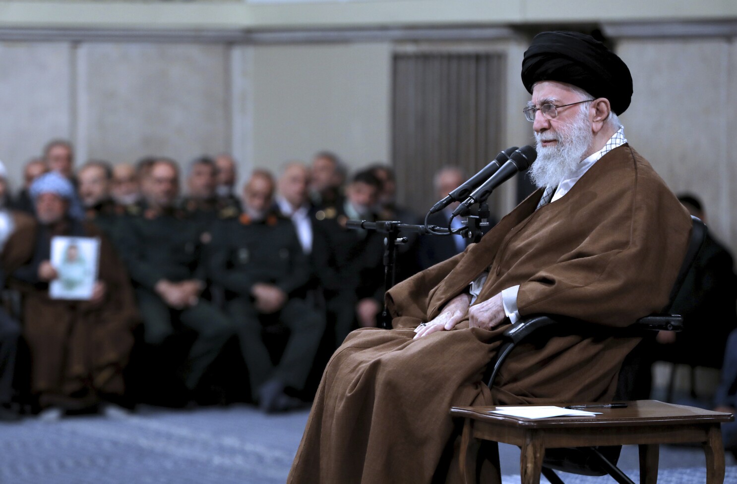 Phân tích: Iran phải đối mặt với những lựa chọn khó khăn khi quyết định cách ứng phó với các cuộc tấn công của Israel