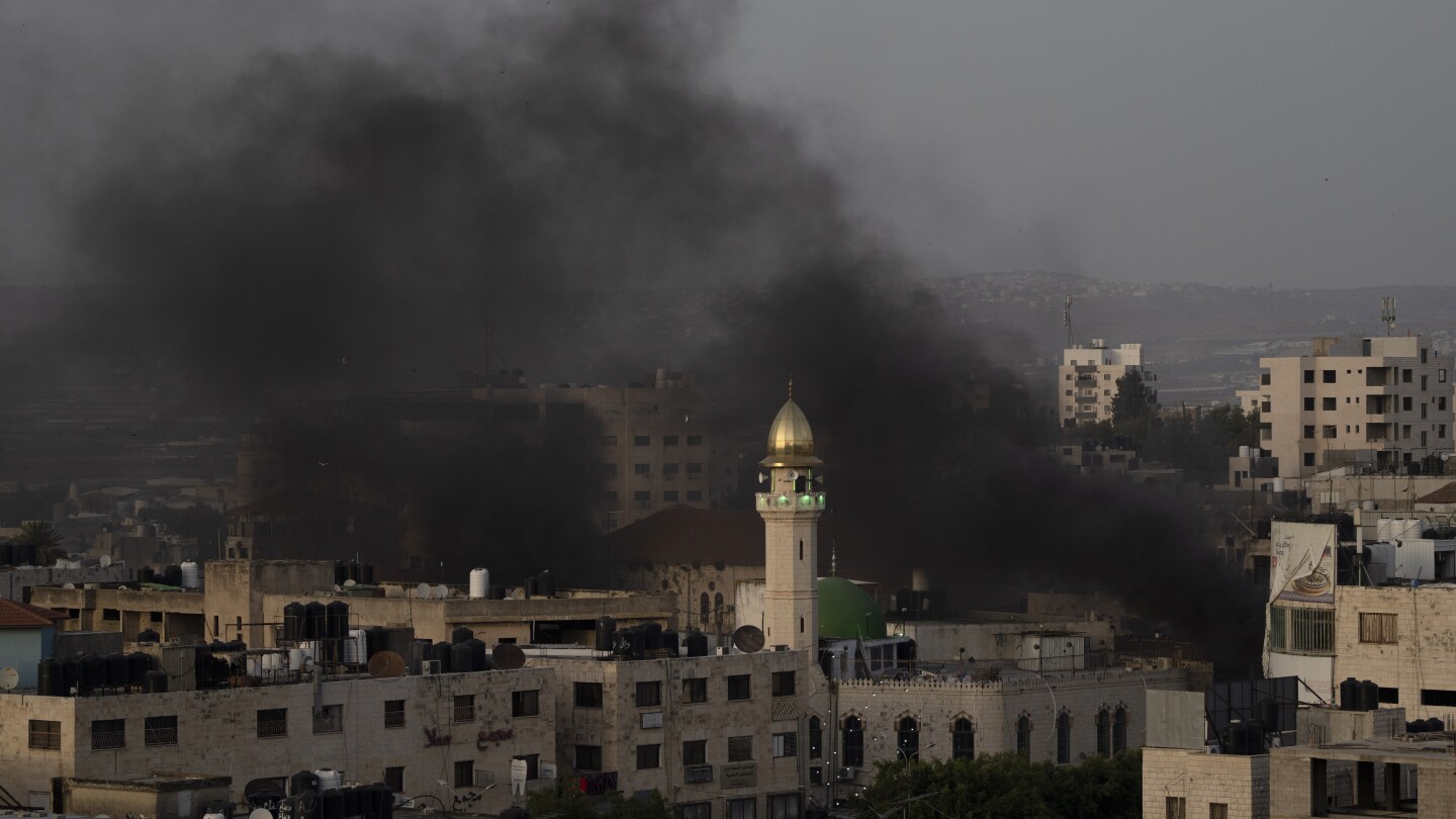 Най-новото | 12 палестинци убити и 25 ранени при двудневна операция на Израел на Западния бряг