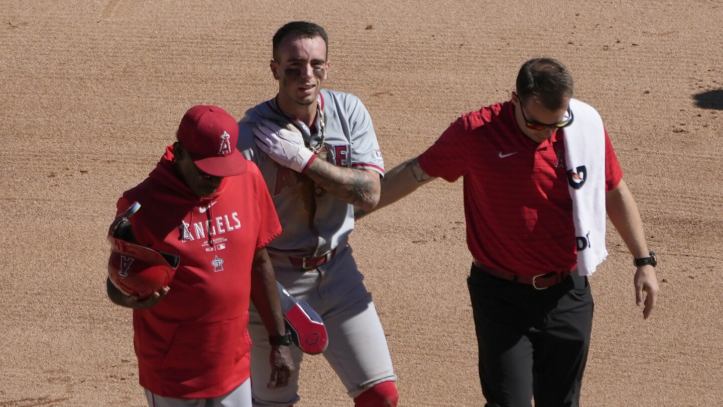 Zach Neto Exits Game With Shoulder Injury