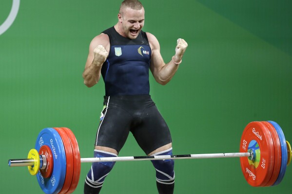 FILE - Oleksandr Pielieshenko, of Ukraine, celebrates after a lift in the men's 85kg weightlifting competition at the 2016 Summer Olympics in Rio de Janeiro, Brazil, on Aug. 12, 2016. The Ukrainian Olympic Committee says two-time European weightlifting champion Oleksandr Pielieshenko has died on the front line in the war in Ukraine. (Ǻ Photo/Mike Groll, File)