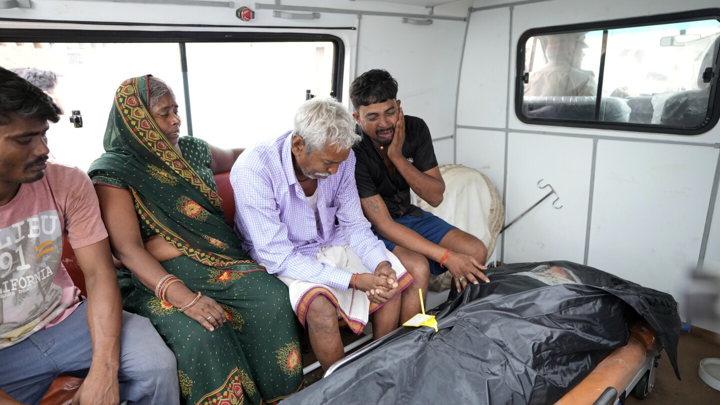 하트라스 스탬피드(Hathras Stampede): 최소 121명(대부분 여성과 어린이)이 사망한 치명적인 사건