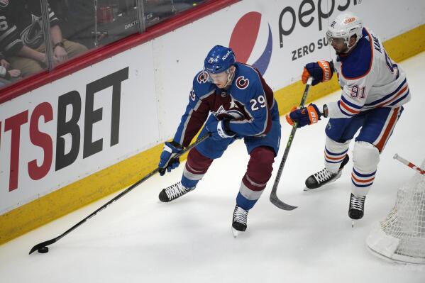 Avalanche beat Jets, stay in chase for Central title