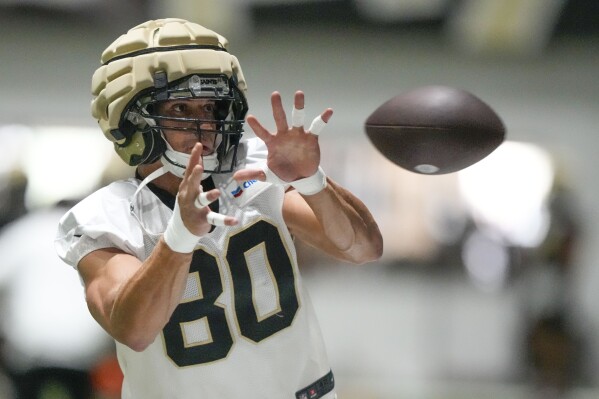 Jimmy Graham expected to return soon from 'medical episode,' Saints coach  Dennis Allen says