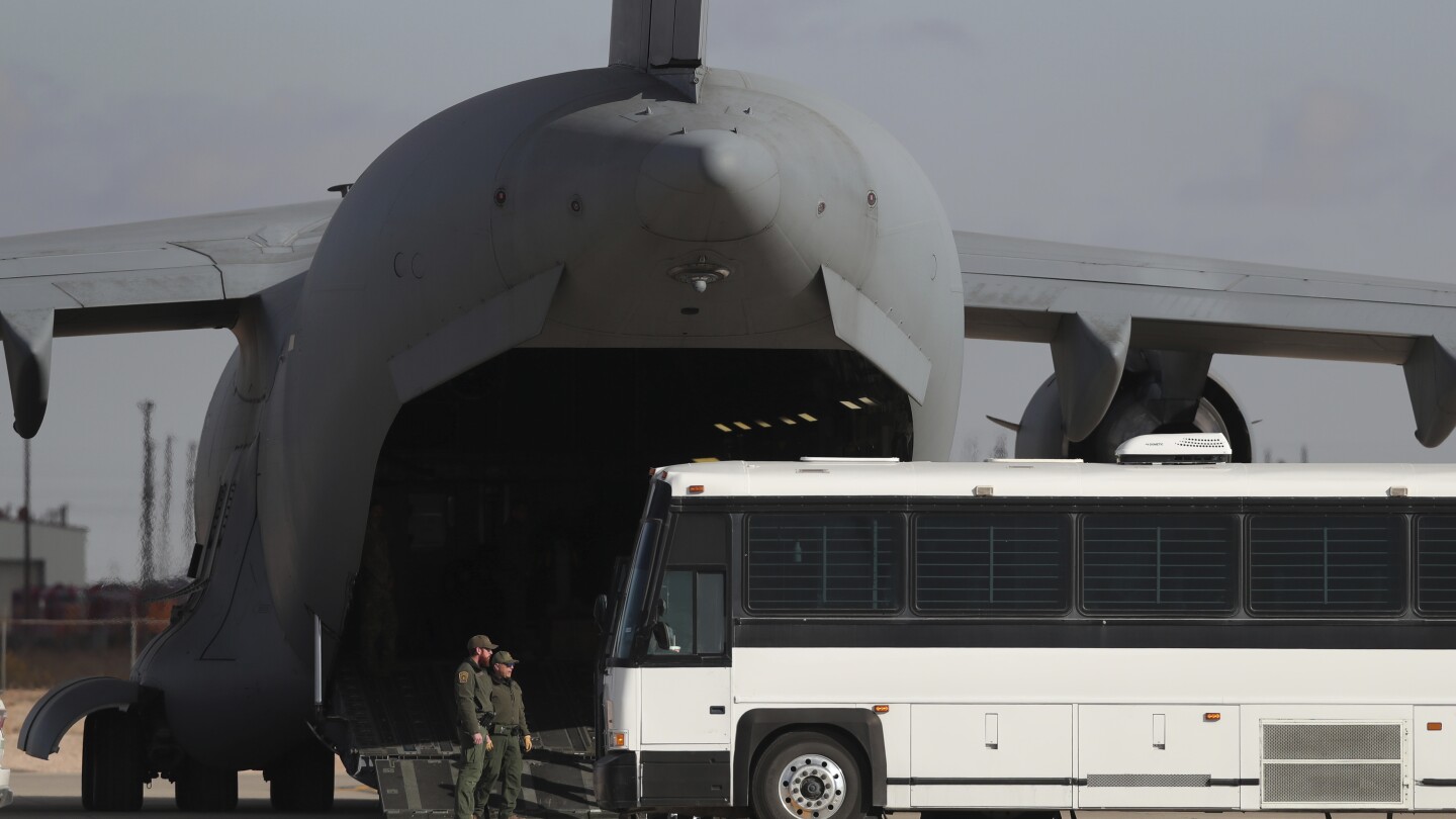 A federal judge orders the Trump administration to return a Guatemalan deported to Mexico to the US