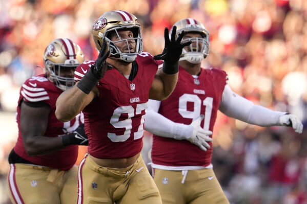 The play's being called right now. What are you doing?!' 49ers TE