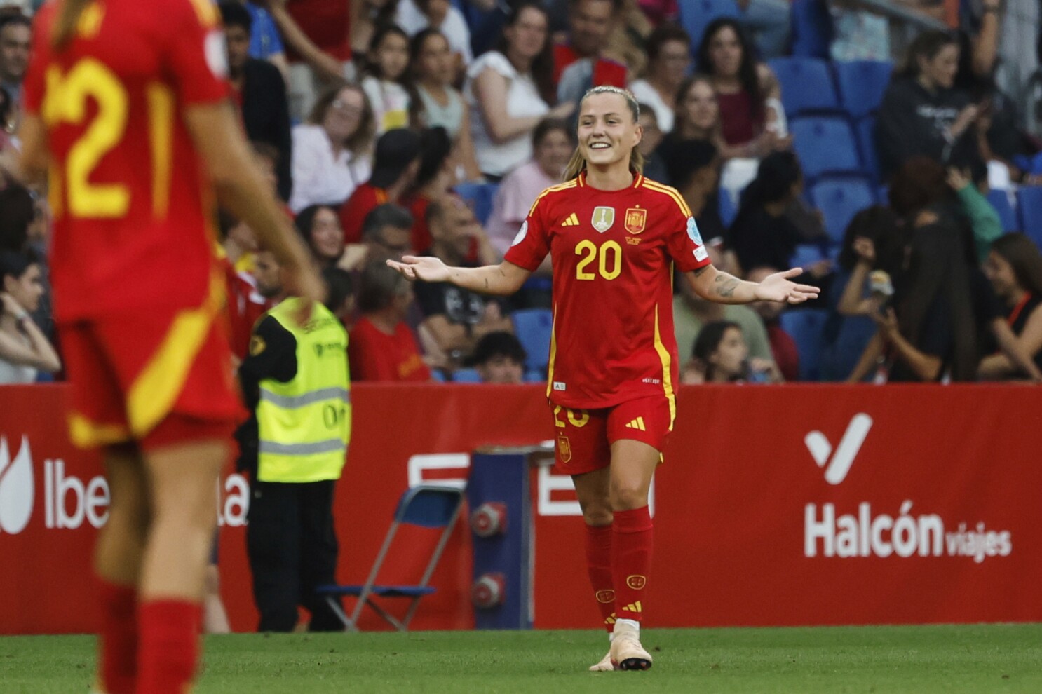 Clàudia Pina scores twice as Spain beats England 2-1 in Nations League