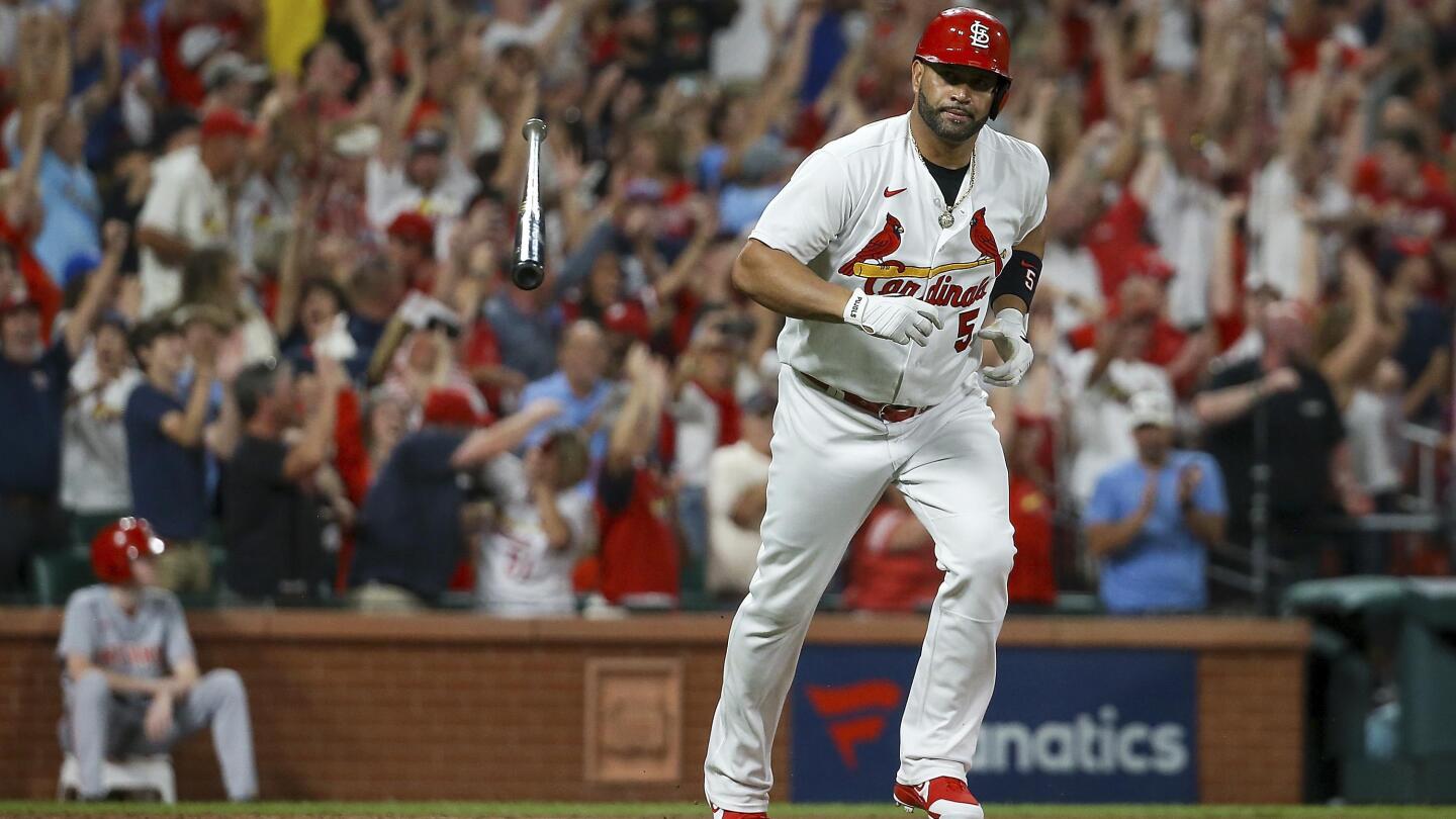 Pujols pitches 9th, Cardinals romp to 15-6 win over Giants