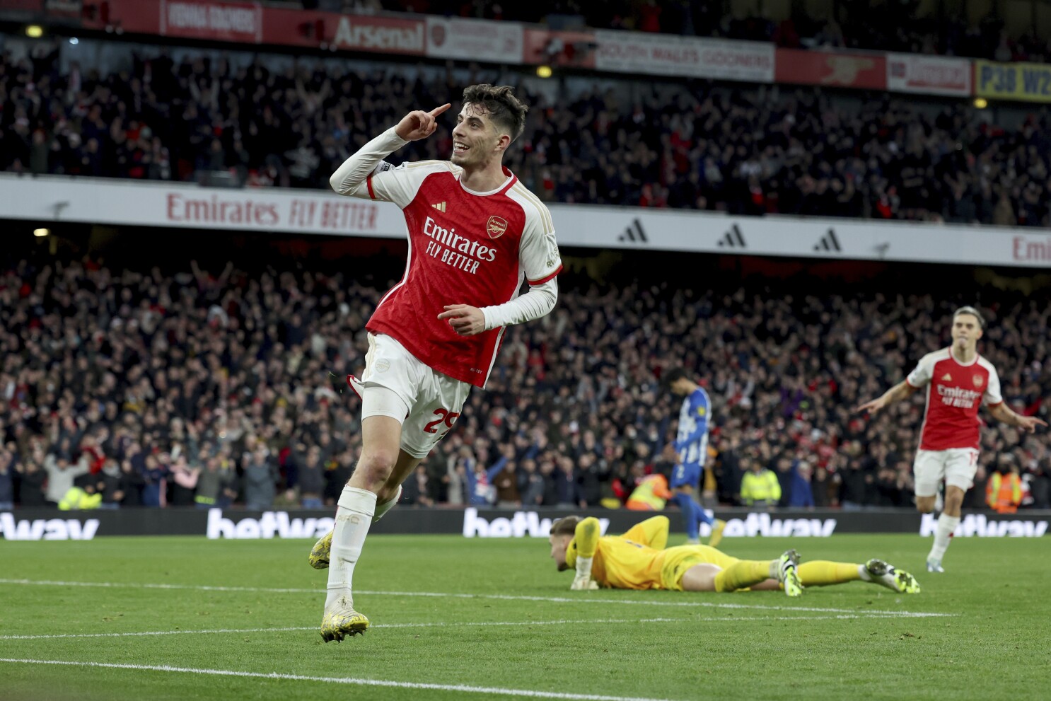 INGLÊS: Jesus marca, Arsenal abre 2 a 0 em 10 minutos, mas leva