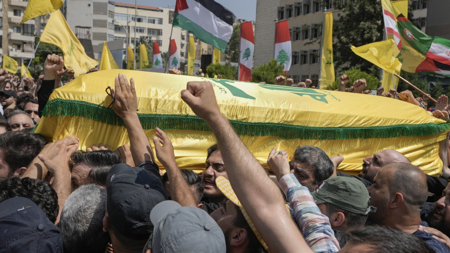 Най-новото | Ракетният бараж на Хизбула засилва натиска върху Израел, докато преговорите за прекратяване на огъня в Газа се проточват