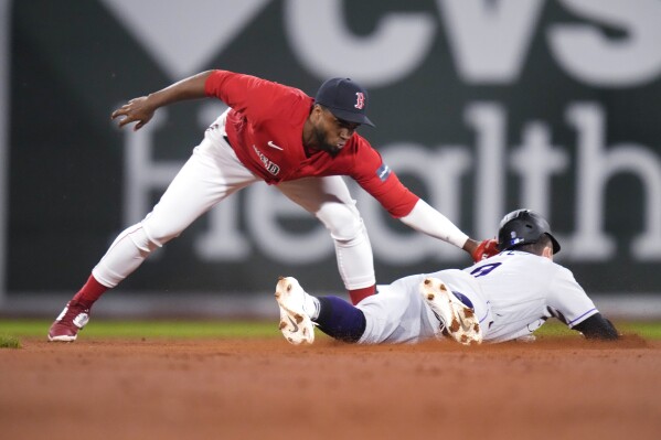 Red Sox rally for five runs late to beat Braves 5-3, sweep series
