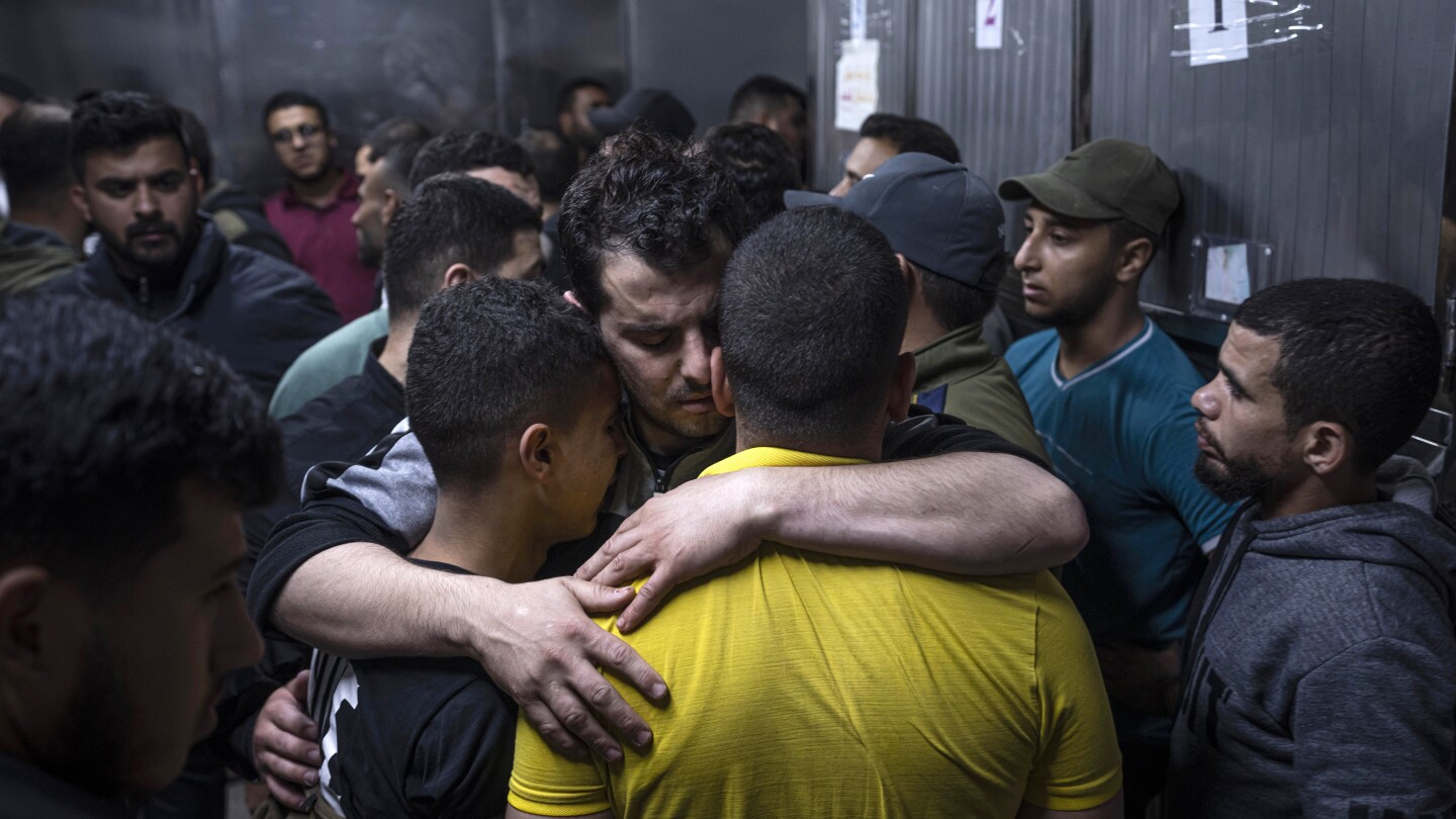 Alors que l’armée israélienne riposte, les Palestiniens affirment que les civils paient le prix des frappes sur Gaza