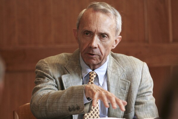 Retired U.S. Supreme Court Justice David Souter works with his group to promote civics education in New Hampshire schools during a meeting in Concord, N.H., Sept. 16, 2009. (AP Photo/Jim Cole, File)