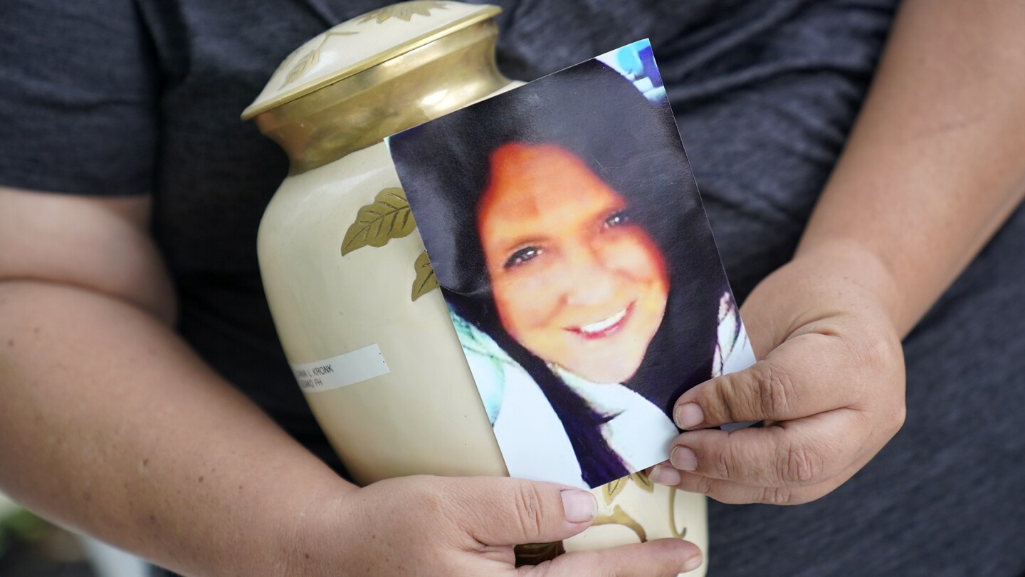 Прекратено дело за непредумишлено убийство срещу диспечер на 911 при смъртта на жена в Пенсилвания