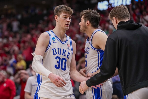 Duke's Kyle Filipowski heads to the bench after fouling out against North Carolina State during the second half of an Elite Eight college basketball game in the NCAA Tournament in Dallas, Sunday, March 31, 2024. (AP Photo/Tony Gutierrez)