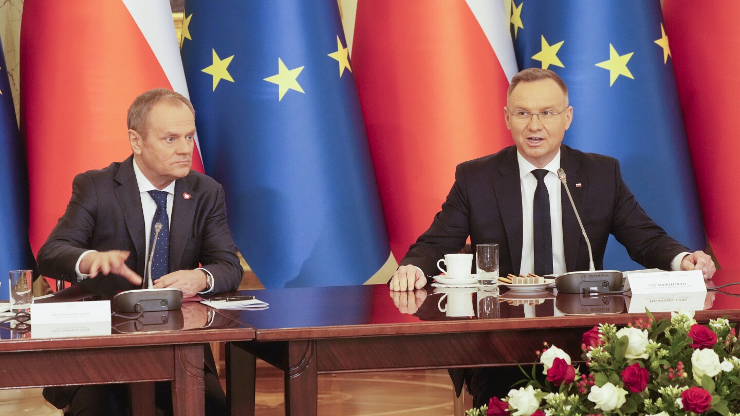 Premier Polski twierdzi, że urzędnicy za poprzedniego rządu używali oprogramowania szpiegującego