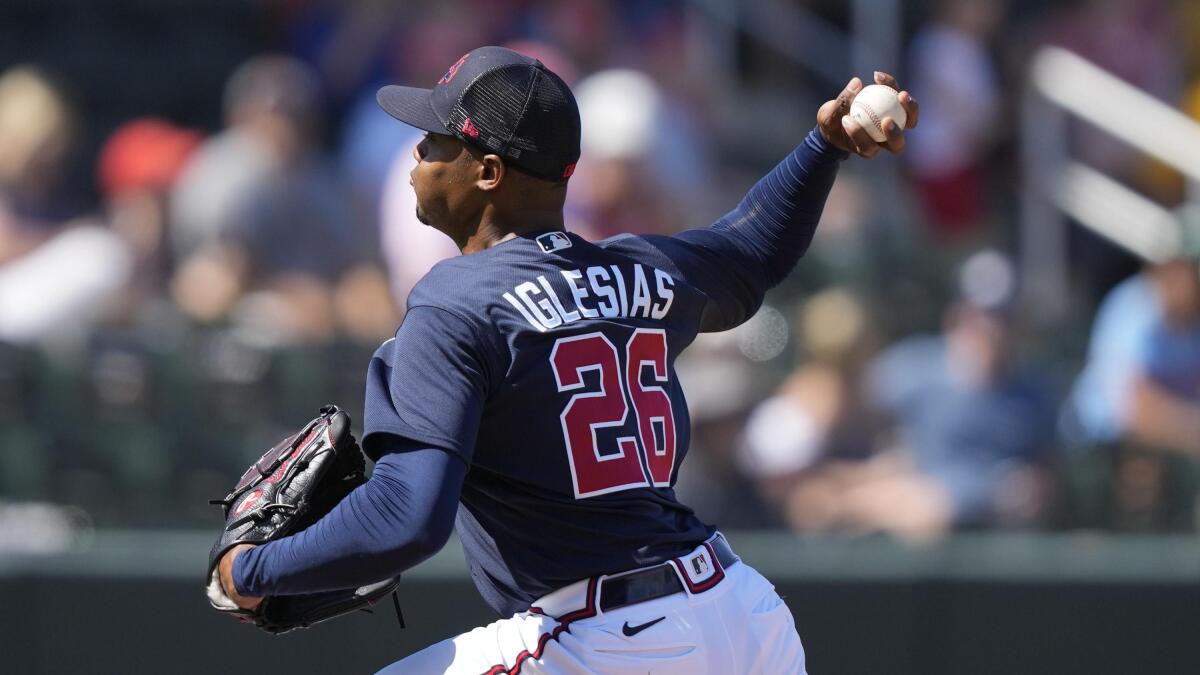 Braves closer Iglesias headed to IL with inflamed shoulder