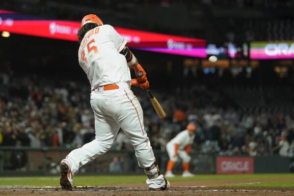 Brandon Crawford's kids throw first pitch in possible final game for Giants