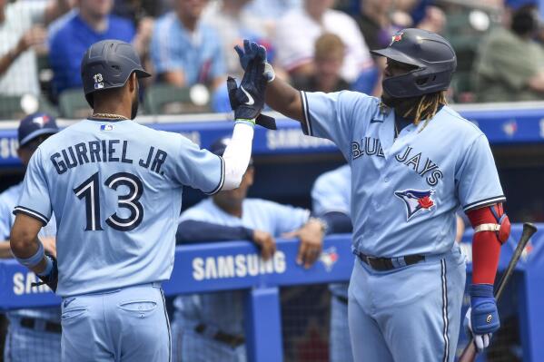 Lourdes Gurriel Jr. Homers With Dad in Attendance - Stadium