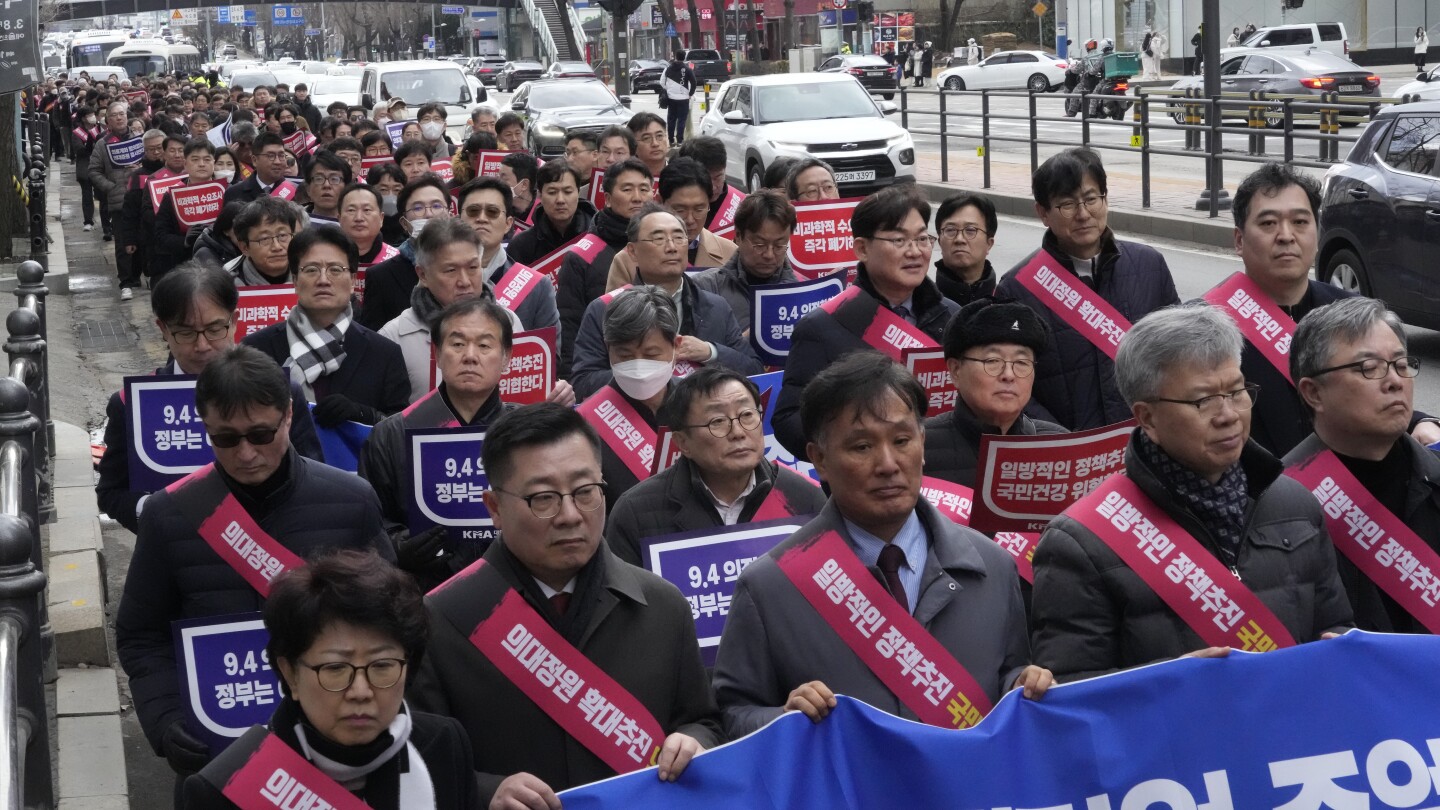 Южна Корея определя четвъртък като краен срок за връщане на работа на стачкуващите млади лекари