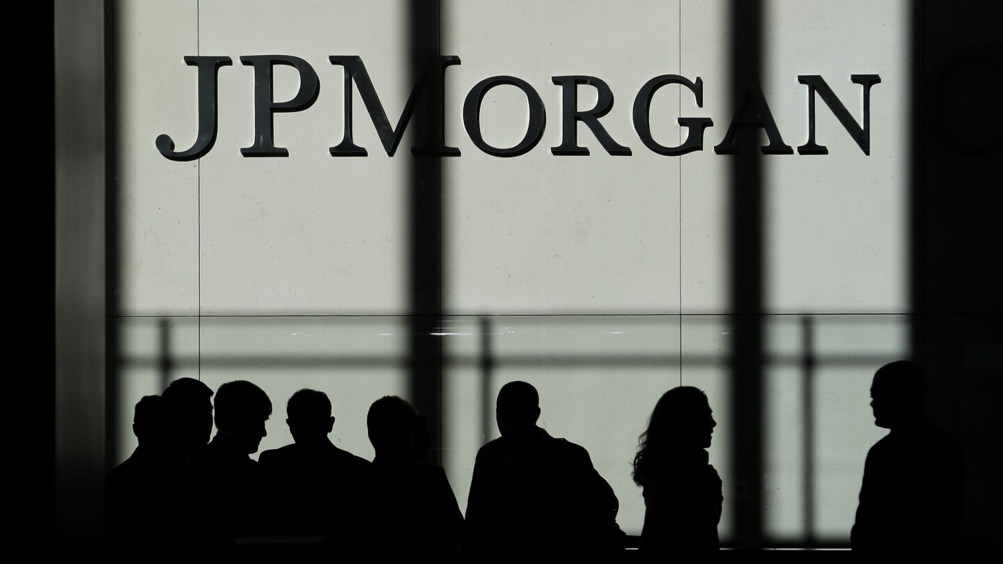 JPMorgan hit with record fine of 0M for shortcomings in trade surveillance efforts