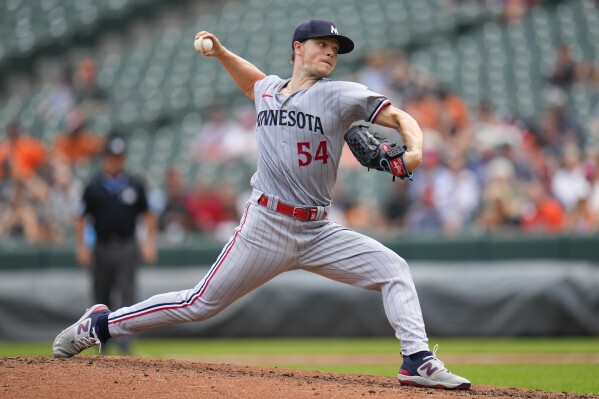 Photo: Twins Jhoan Duran Pitches on Opening Day 2023